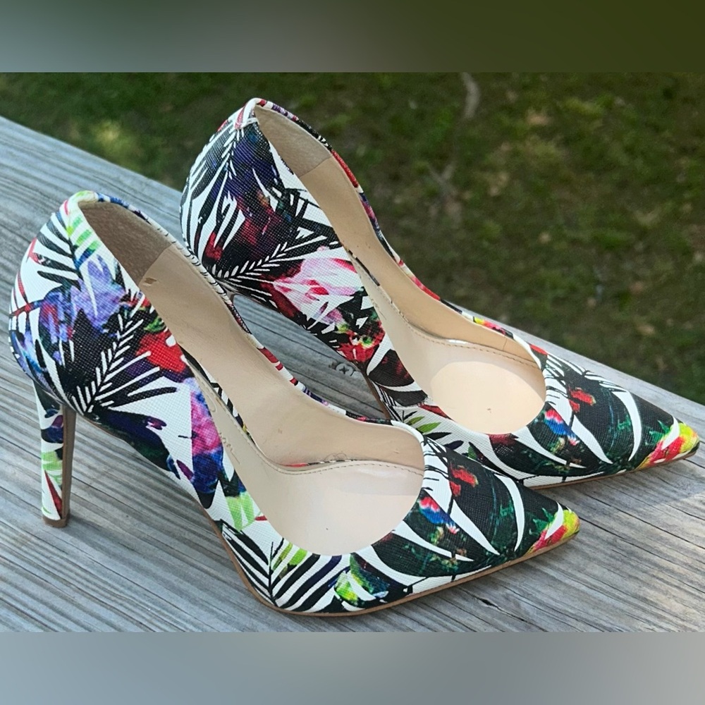 Jessica Simpson Pumps - Picture 4 of 7